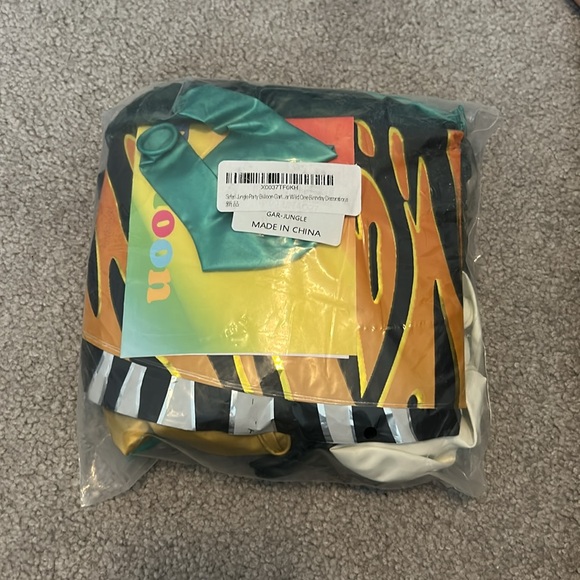 First birthday outfits and decor bundle - Picture 13 of 14